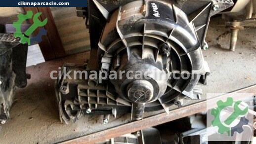 Nissan Almera Kalorifer Motoru çıkma parça