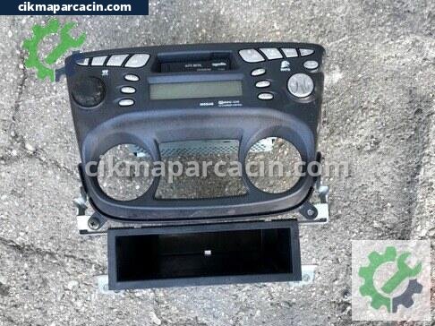 Nissan Almera Teyp çıkma parça