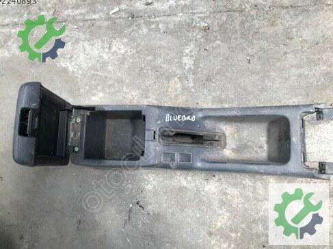 Nissan Bluebird Orta Konsol çıkma parça