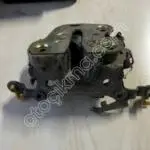 Nissan D21 Pıckup Sağ Arka Kapı Kilidi 1985-1997
