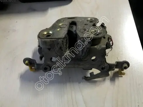 Nissan Pick-up Sağ Arka Kapı Kilidi 1985-1997 çıkma parça