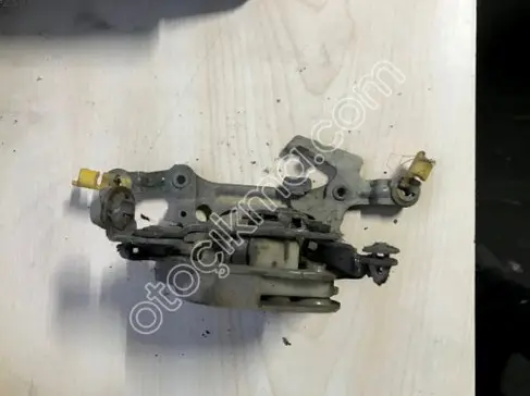 Nissan Pick-up Sağ Arka Kapı Kilidi 1985-1997 çıkma parça
