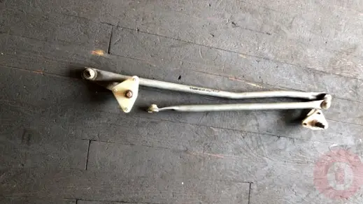 Nissan Maxima Silecek Kolu çıkma parça
