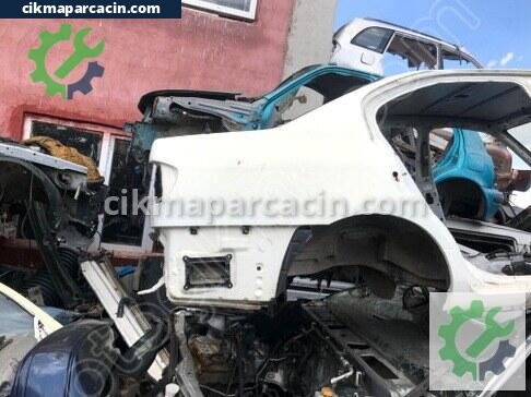 Nissan Primera Sağ Arka Çamurluk çıkma parça