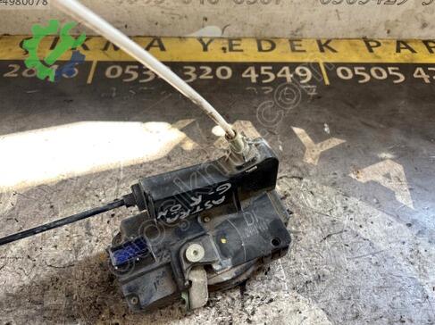 Opel Astra Sağ Ön Kapı Kilidi çıkma parça