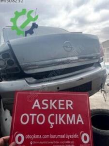 Opel Astra H sedan bagaj kapağı