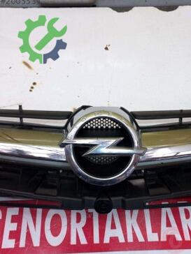 Opel Astra Ön Panjur 1320210 çıkma parça