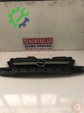Opel Corsa Ön Panjur 13120824 çıkma parça