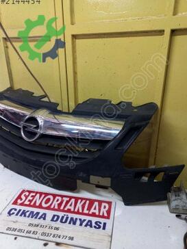 Opel Corsa Ön Panjur çıkma parça