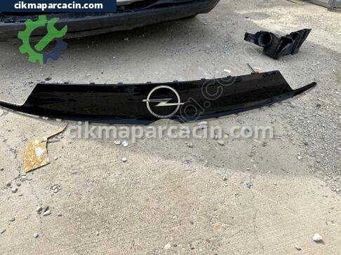 Opel Crossland Ön Panjur çıkma parça