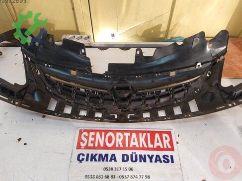 Opel Corsa Ön Panjur 13286000 çıkma parça