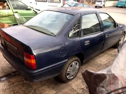 Opel Vectra Sağ Ön Kapı 1990-1995 çıkma parça