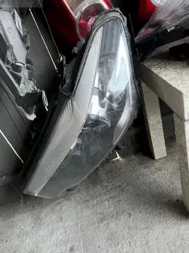 BMW 5 Serisi Far çıkma parça