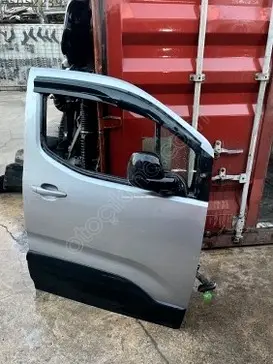 Citroen Berlingo Sağ Ön Kapı çıkma parça