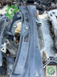 Dodge Nitro Ön Cam Izgarası Çıkma
