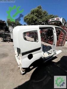 Fiat Fiorino Beyaz Sağ Arka Çamurluk Çıkma