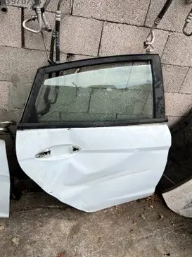 Ford Fiesta Sağ Arka Kapı çıkma parça