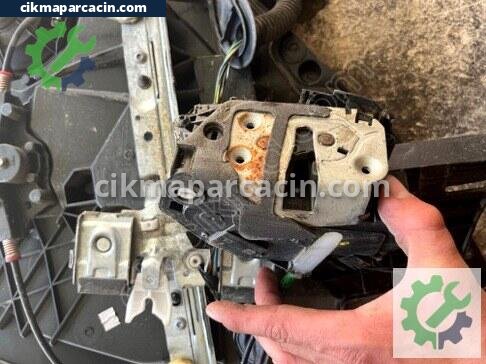 Ford Fiesta Sağ Arka Kapı Kilidi çıkma parça