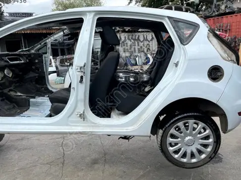 Ford Fiesta Sol Arka Çamurluk çıkma parça