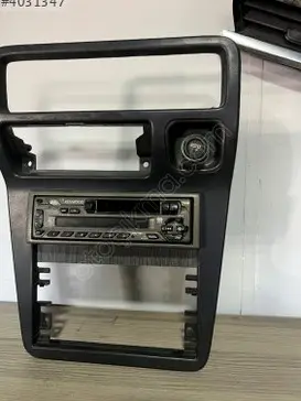 Mazda 121 Teyp çıkma parça