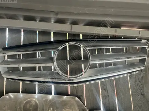 Mercedes-Benz C Serisi Ön Panjur çıkma parça
