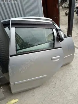 Mitsubishi Colt Sol Arka Kapı çıkma parça