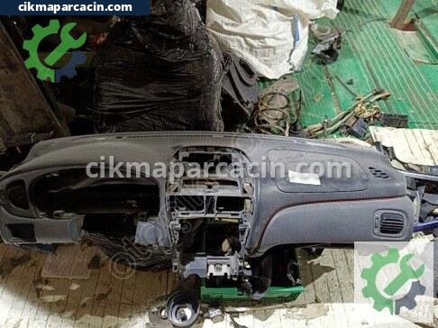 Nissan Almera Torpido çıkma parça