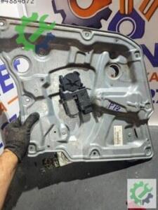 Nissan Primera Sol Ön Cam Krikosu Çıkma