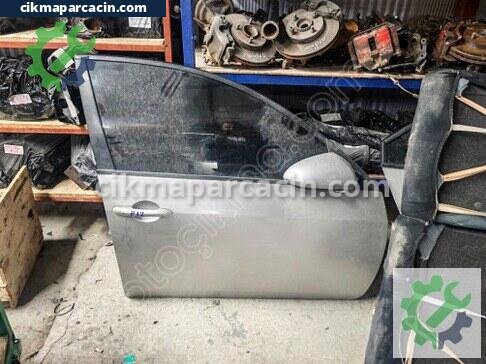 Nissan Primera Sağ Ön Kapı çıkma parça