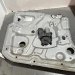 Nissan Primera Orijinal Çıkma Sağ Ön Cam Krikosu