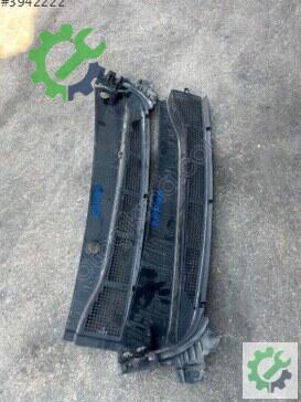 Opel Zafira Cam Önü Izgarası çıkma parça