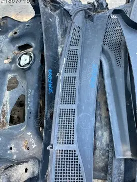 Opel Zafira Ön Cam Izgarası çıkma parça