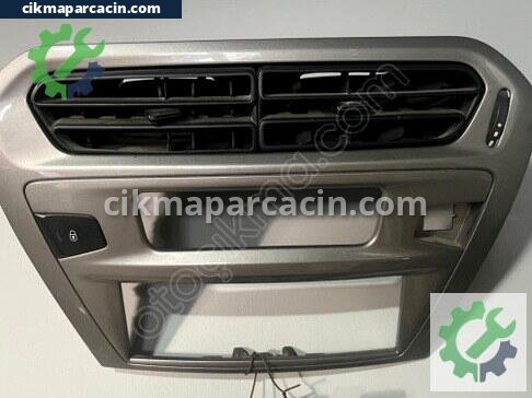 Peugeot 301 Teyp Çerçevesi çıkma parça