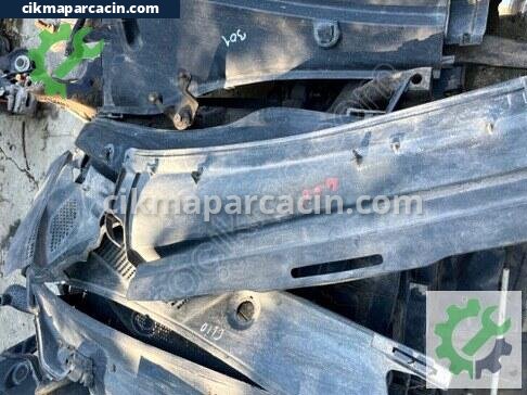 Peugeot 406 Ön Cam Izgarası çıkma parça