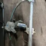 Çıkma Sağ Arka Cam Krikosu — Peugeot 406