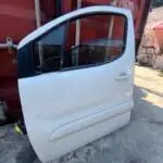 Peugeot Partner Sol Ön Kapı Çıkma