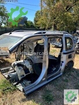 Peugeot Rifter Sol Arka Çamurluk çıkma parça