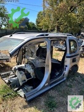 Peugeot Rifter Sol Arka Çamurluk çıkma parça