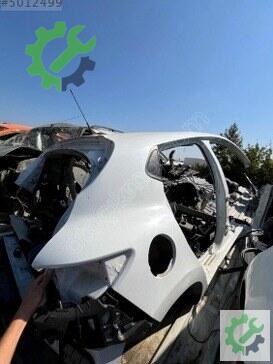 Renault Clio Sağ Arka Çamurluk çıkma parça