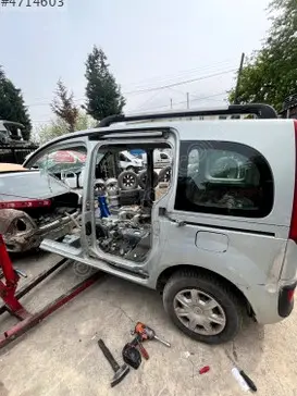 Renault Kangoo Arka Dingil çıkma parça