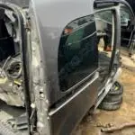 Orijinal Renault Kangoo Sağ Arka Çamurluk Çıkma