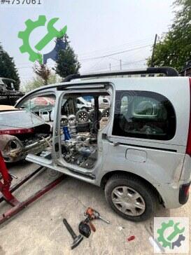 Renault Kangoo Sol Arka Çamurluk çıkma parça