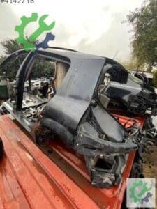 Çıkma Orijinal Sol Arka Çamurluk Renault Megane HB Kesme