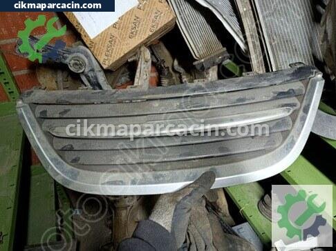 Saab 9-5 Ön Panjur çıkma parça