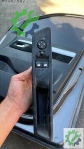 Skoda Karoq Cam Açma Anahtarı Çıkma
