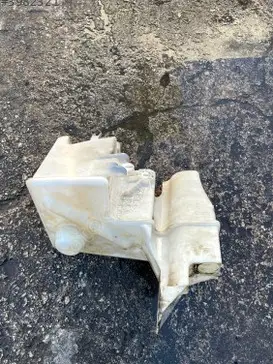 Volkswagen Transporter Cam Suyu Deposu çıkma parça