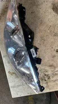 Peugeot 308 Sol Ön Far çıkma parça