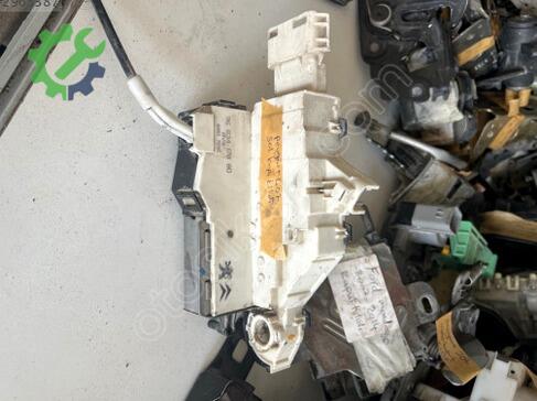 Peugeot 407 Sol Ön Kapı Kilidi çıkma parça