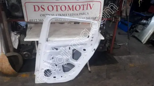 Renault Clio Sağ Arka Kapı çıkma parça