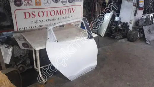 Renault Clio Sağ Arka Kapı çıkma parça
